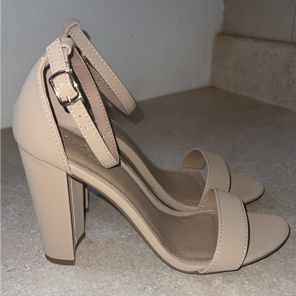 Nude Heels - Picture 1 of 5